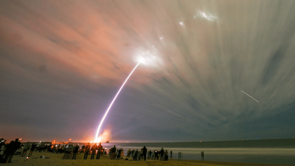 Blue Origin avança em tecnologia espacial, mas satélite fica em órbita errada