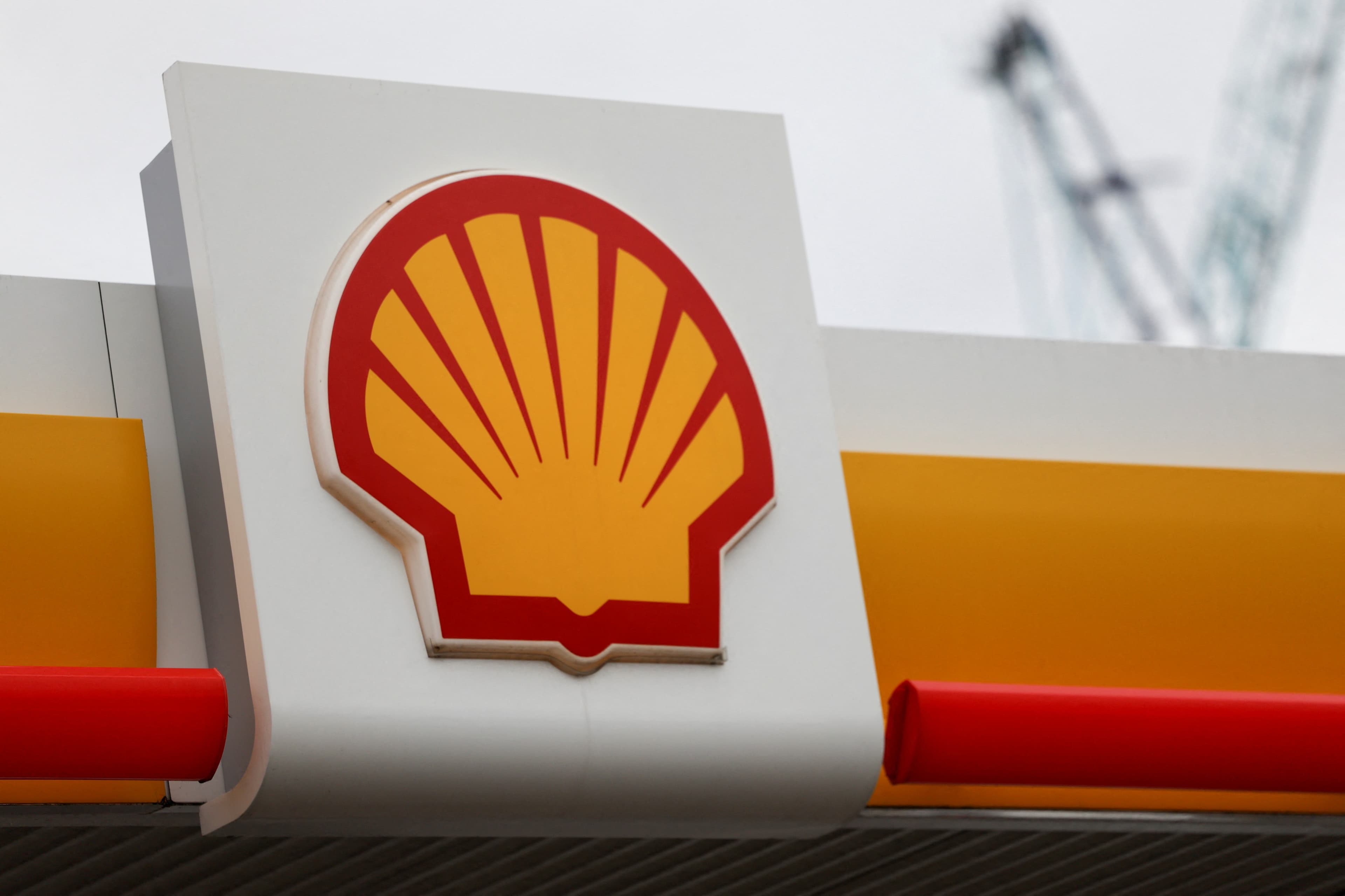 Shell reporta produção de gás em queda e lucros impulsionados pelo petróleo