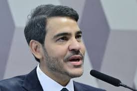 Indenização gera polêmica entre Messias e Flávio
