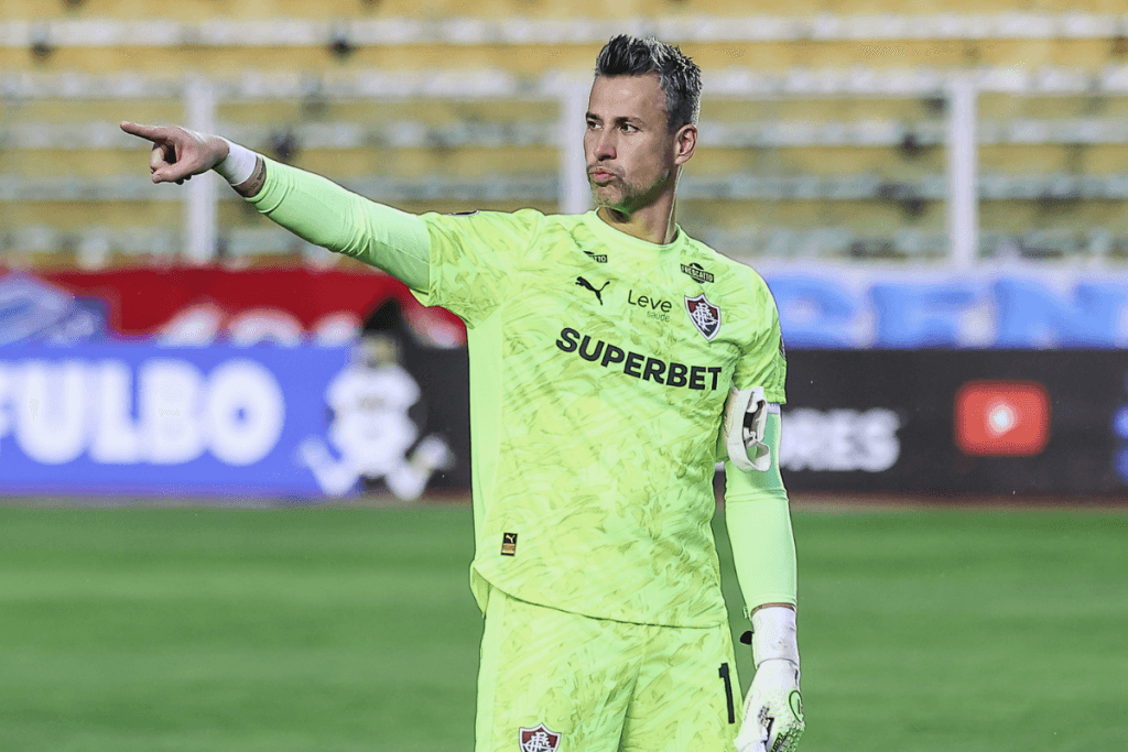 Goleiro Fábio completa 46 anos com homenagens do Fluminense e Cruzeiro