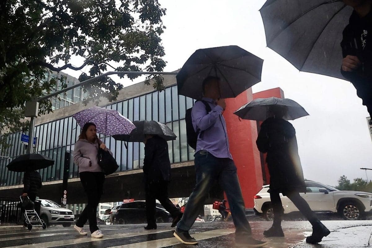 Frente fria provoca queda nas temperaturas e chuvas na Sudeste