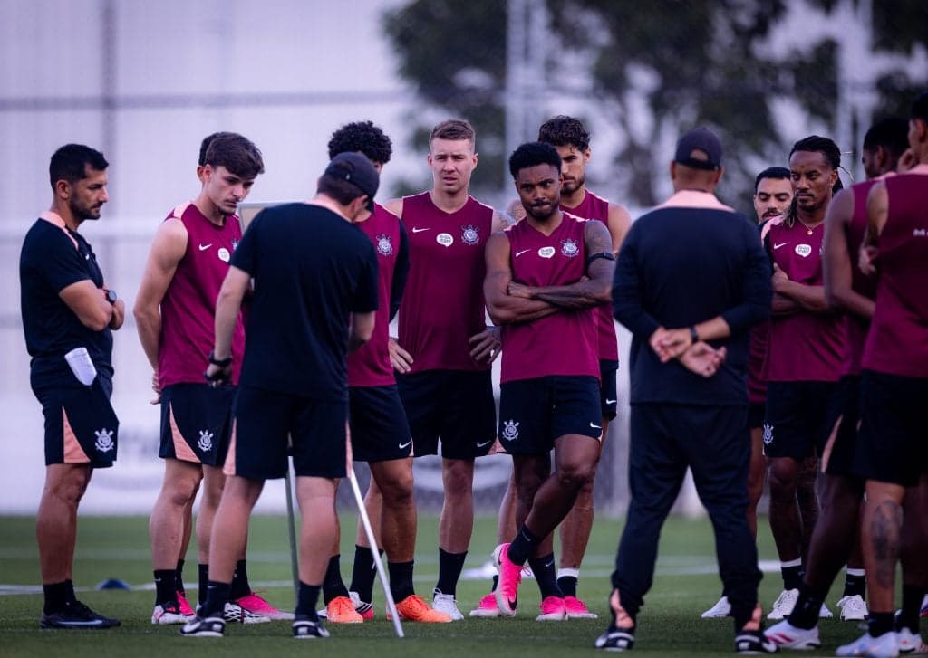 Bastidores do Corinthians passam por tensão após goleada e demissão