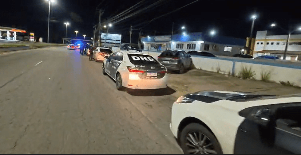Operação policial mira tráfico e entrega de drogas no Rio de Janeiro