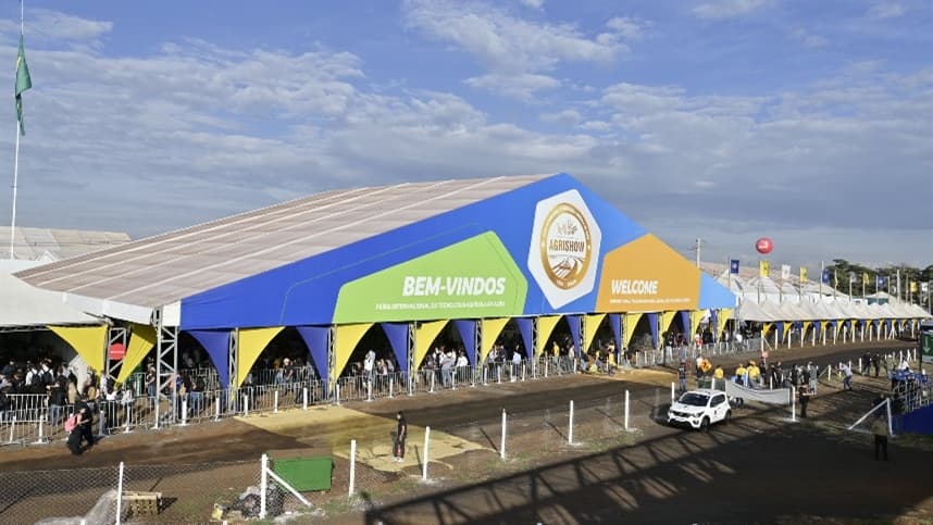 Máquinas de construção ganham espaço no agronegócio brasileiro