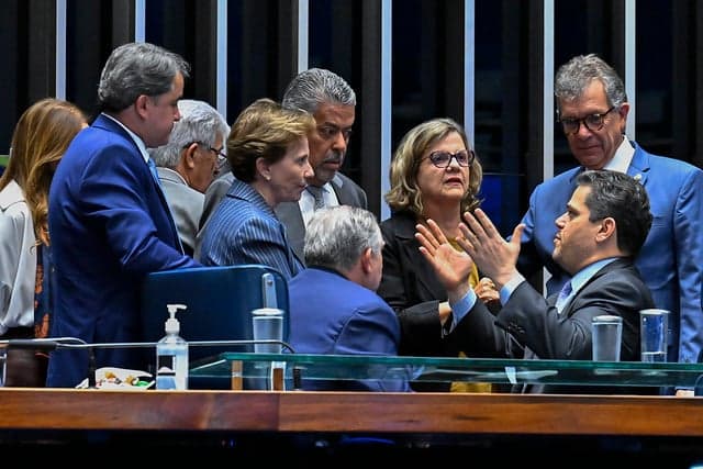 Disputa no Senado sobre proposta de fim da escala 6x1 gera divergências