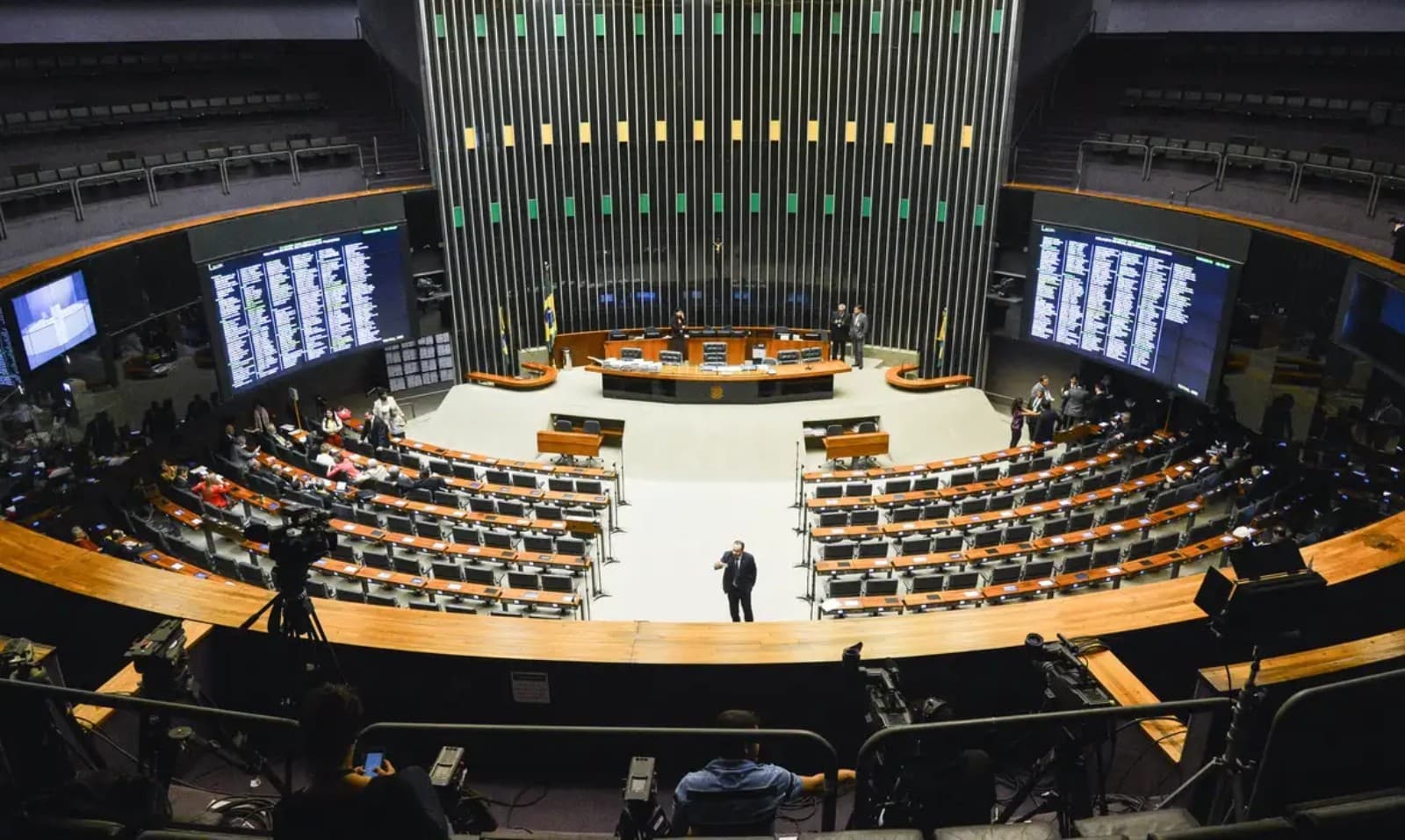 PL lidera eleições para Câmara com 71 deputados eleitos até agora