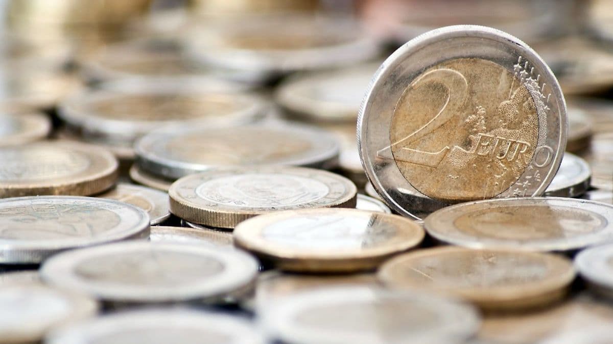 Diferença entre dólar comercial e turismo: saiba economizar na viagem