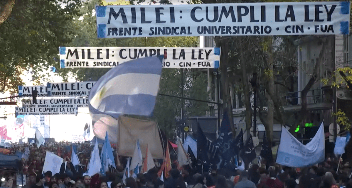 Protestos em Buenos Aires exigem aumento no orçamento universitário