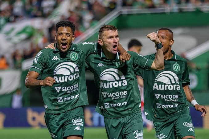 Chapecoense tenta reação contra o São Paulo após jogo de seis gols e momento crítico no Brasileirão