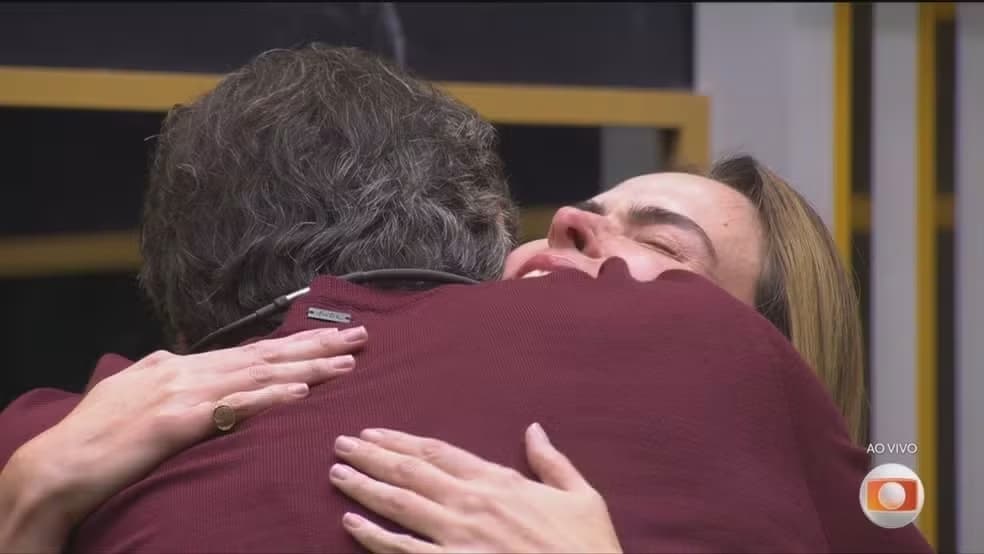 Tadeu Schmidt apoia Ana Paula após perda familiar no BBB 26