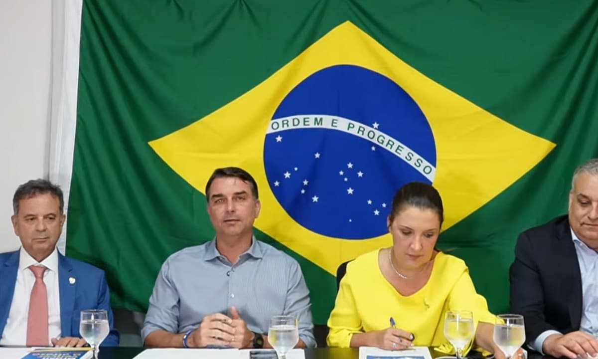 Flávio Bolsonaro detalha propostas para a Presidência em live