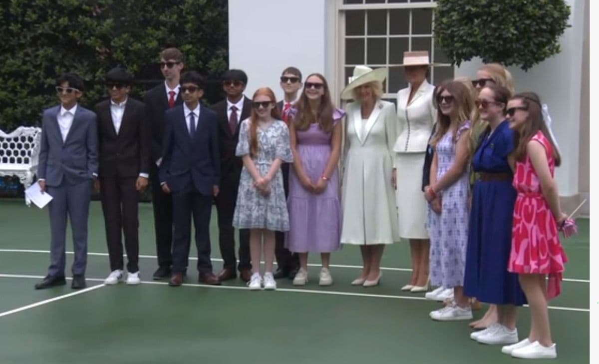 Melania Trump e Rainha Camilla promovem tecnologia educacional
