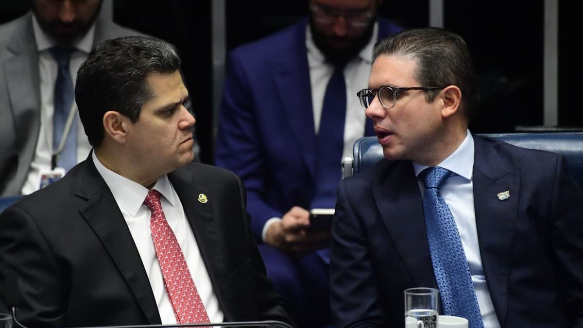 Presidentes da Câmara e do Senado visitam TSE durante eleições