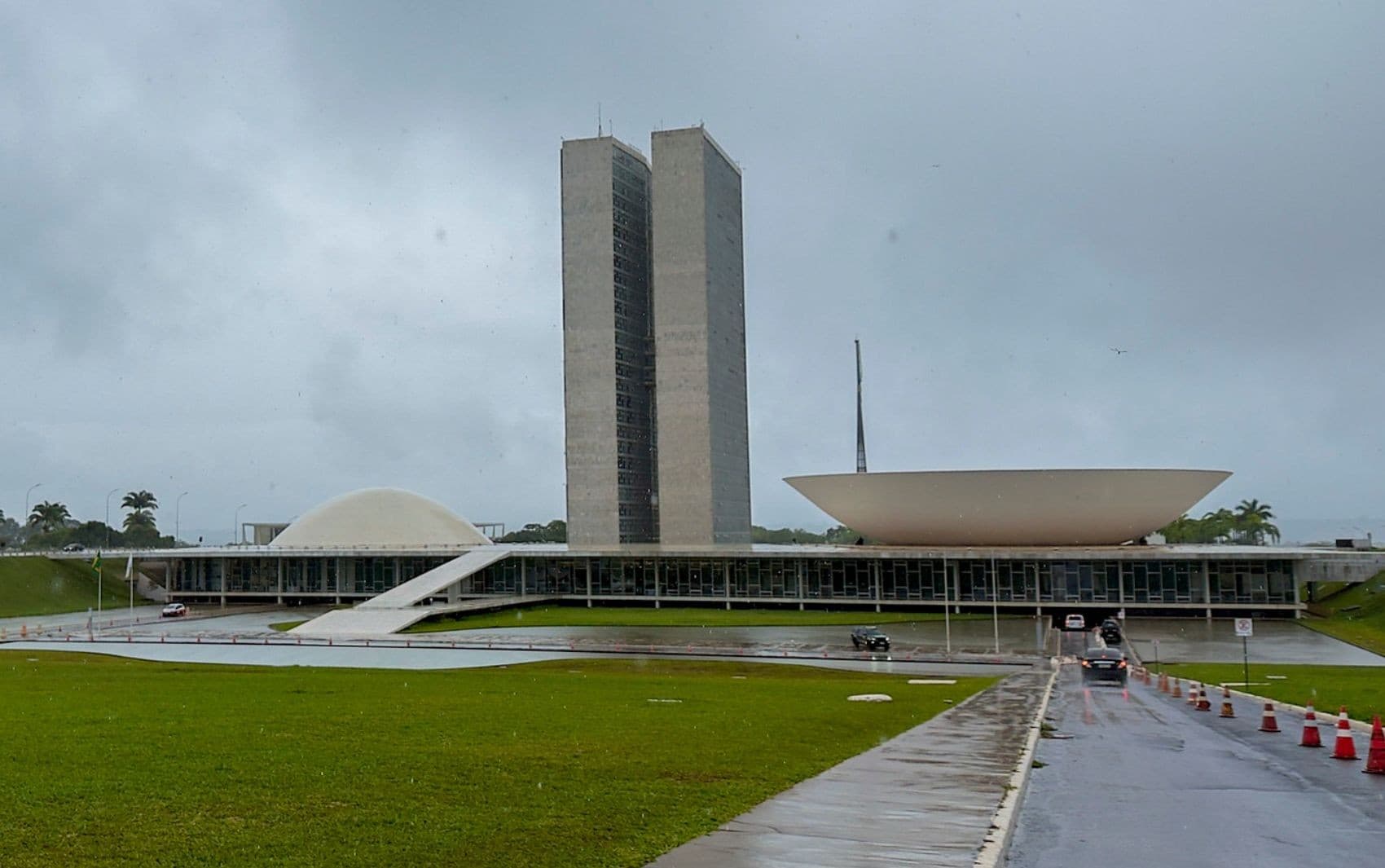 Governo federal propõe R$ 45 bilhões para emendas parlamentares em 2027
