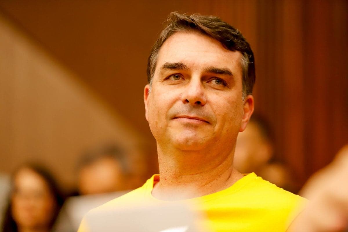 TSE exige esclarecimentos de Flávio Bolsonaro sobre denúncias contra Lula