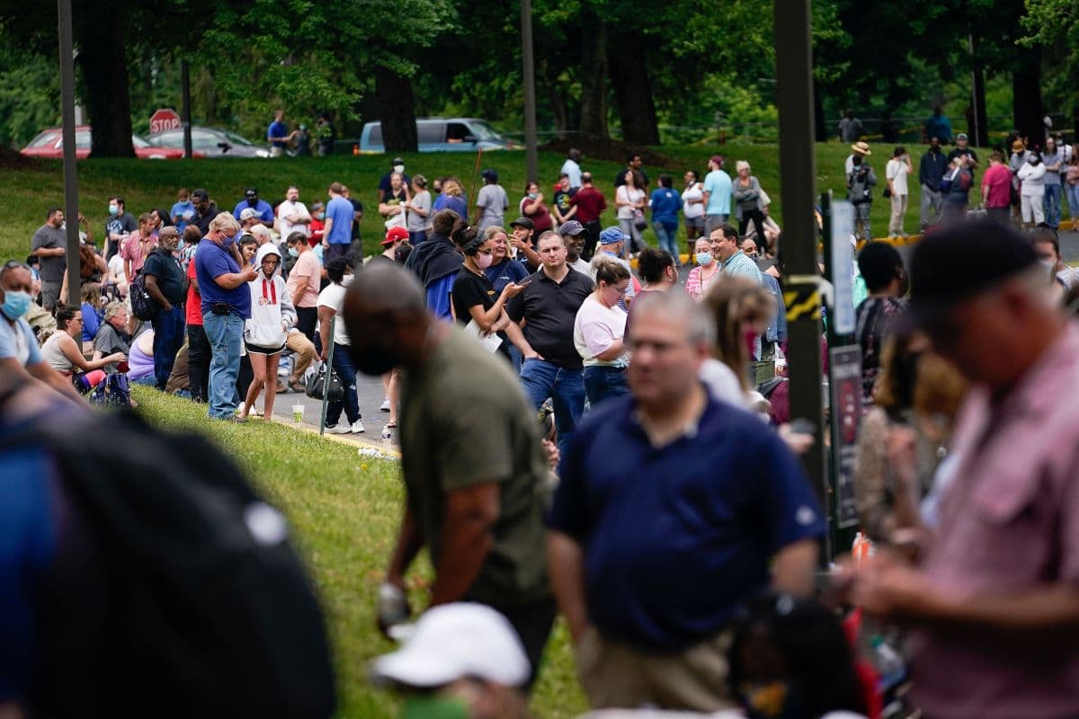 Pedidos de auxílio-desemprego nos EUA sobem levemente em abril