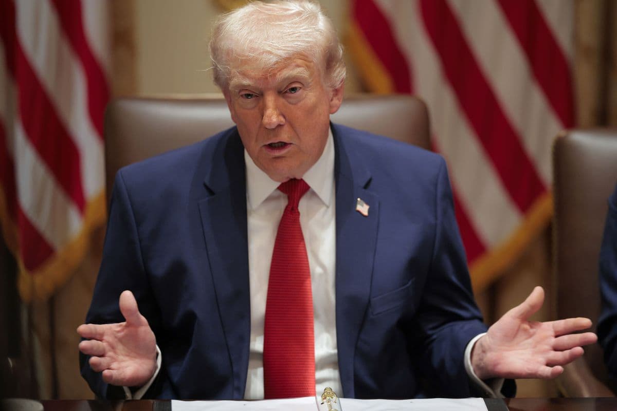 Aprovação de Trump cai entre eleitores brancos sem diploma
