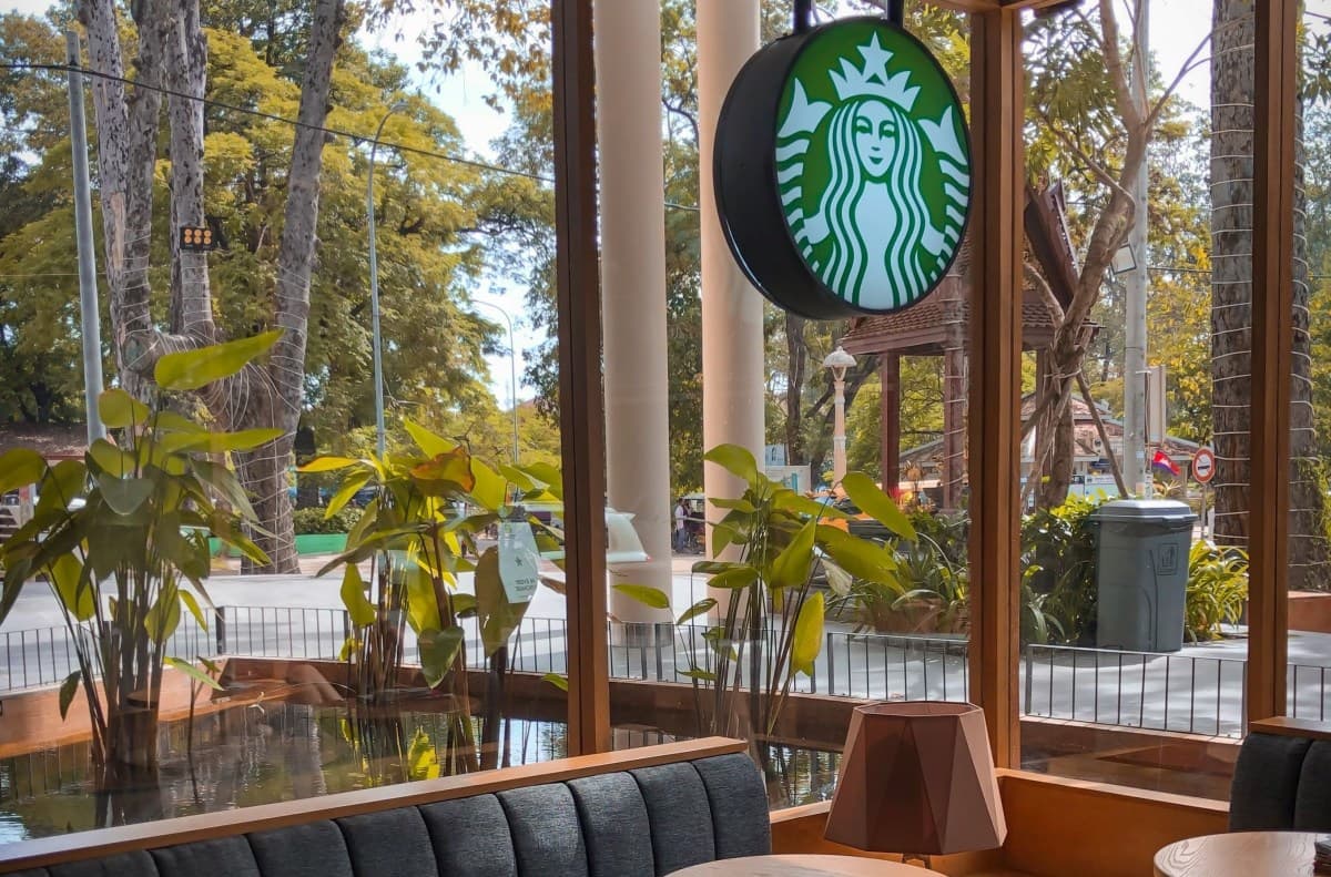Starbucks fechará 250 unidades como parte de reestruturação