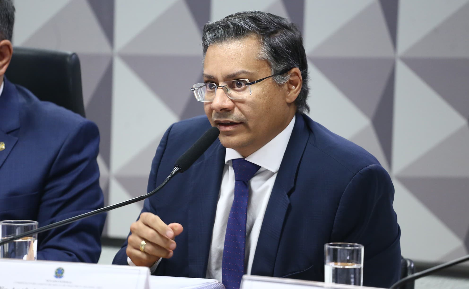 STF determina soltura de ex-procurador-geral do INSS com restrições