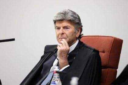 Ministro Fux muda voto e absolve parte dos réus pelos ataques de janeiro