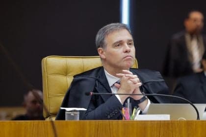 Fachin entrega relatoria a Mendonça sobre denúncia contra Bolsonaro