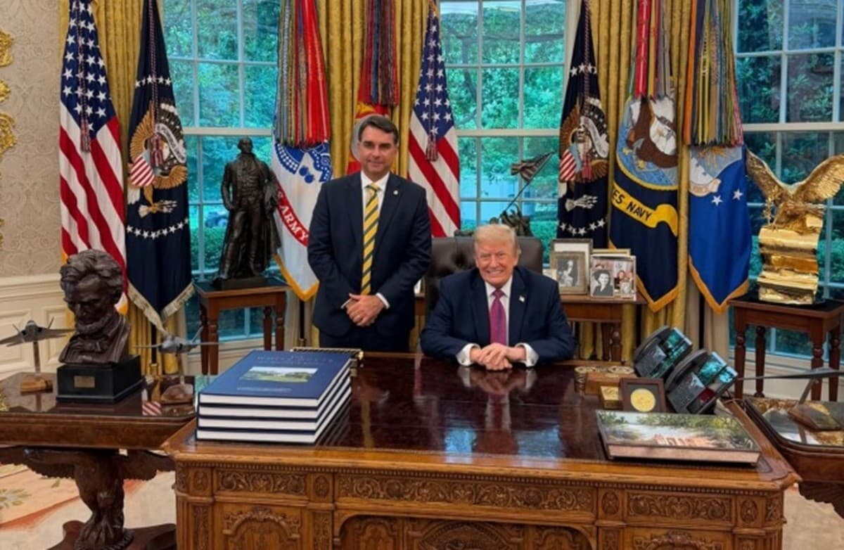 Trump elogia Lula em encontro com Flávio Bolsonaro