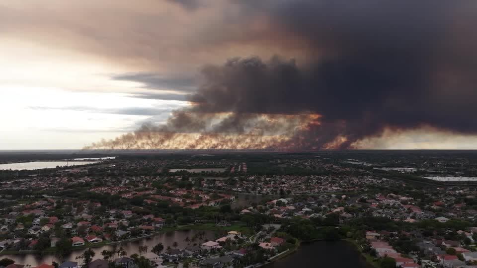 Chuva pode auxiliar combate a incêndio no Parque Everglades, na Flórida