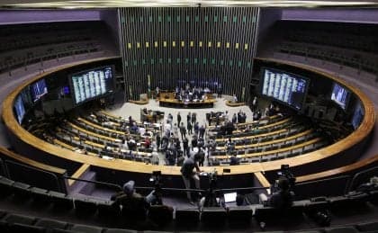 Câmara dos Deputados enfrenta hipertrofia da urgência legislativa