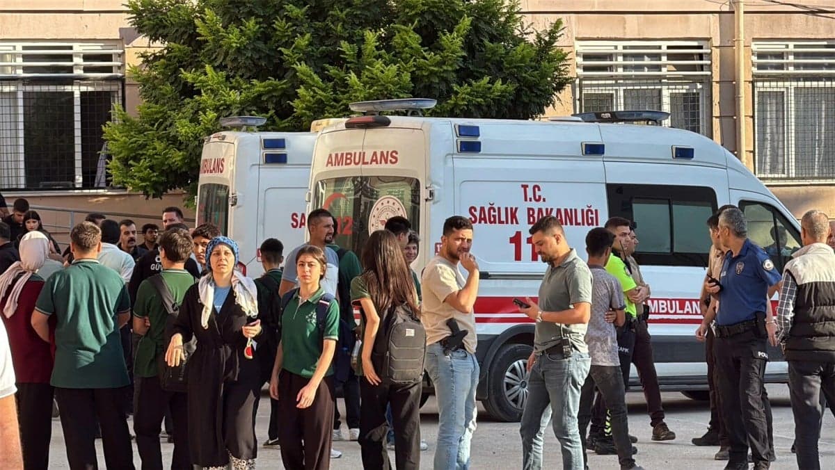 Adolescente abre fogo e fere 11 estudantes em escola na Turquia
