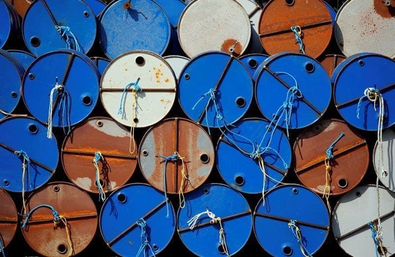 Preços do petróleo sobem com negociações no Estreito de Ormuz