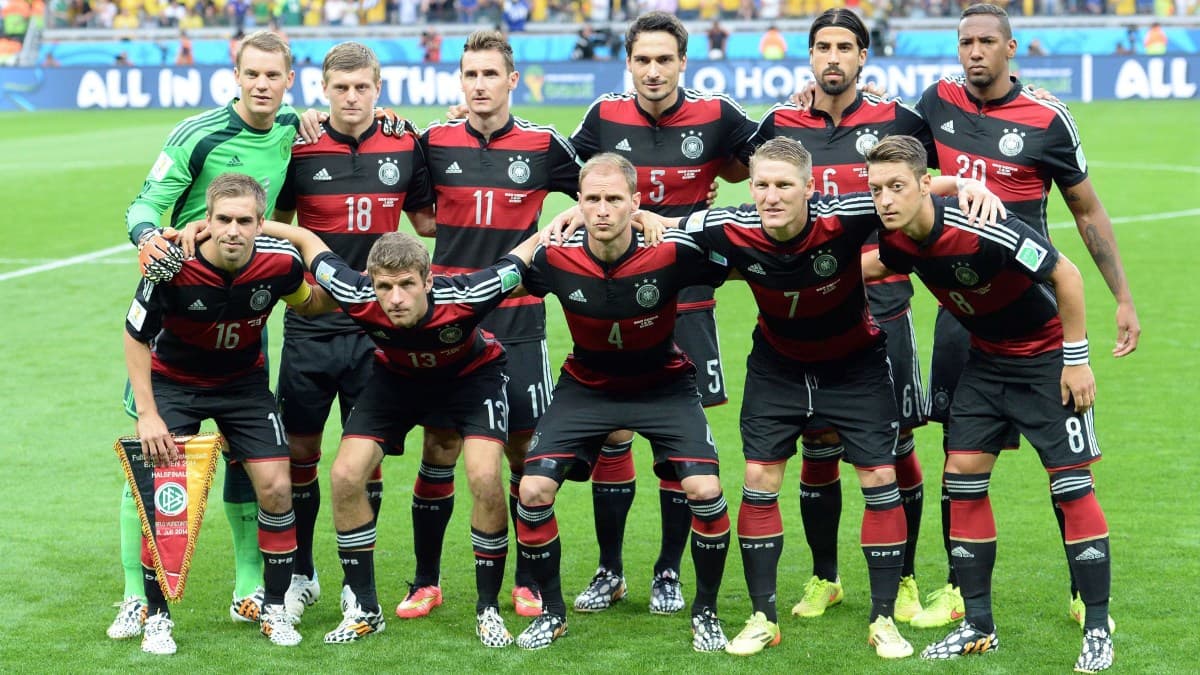 Müller e Hummels se tornam sócios do Estrela da Amadora