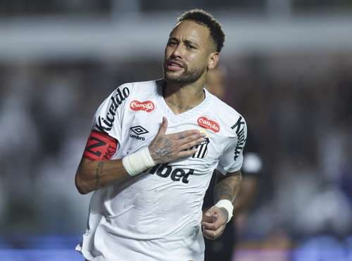 Neymar ganha protagonismo no Santos e vive momento decisivo na temporada