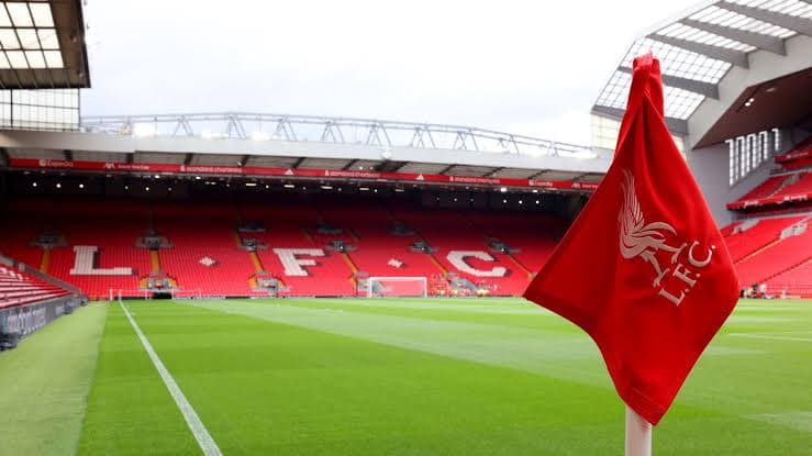 Liverpool inicia nova era com Iraola e reforço de peso aumenta expectativa para a Premier League