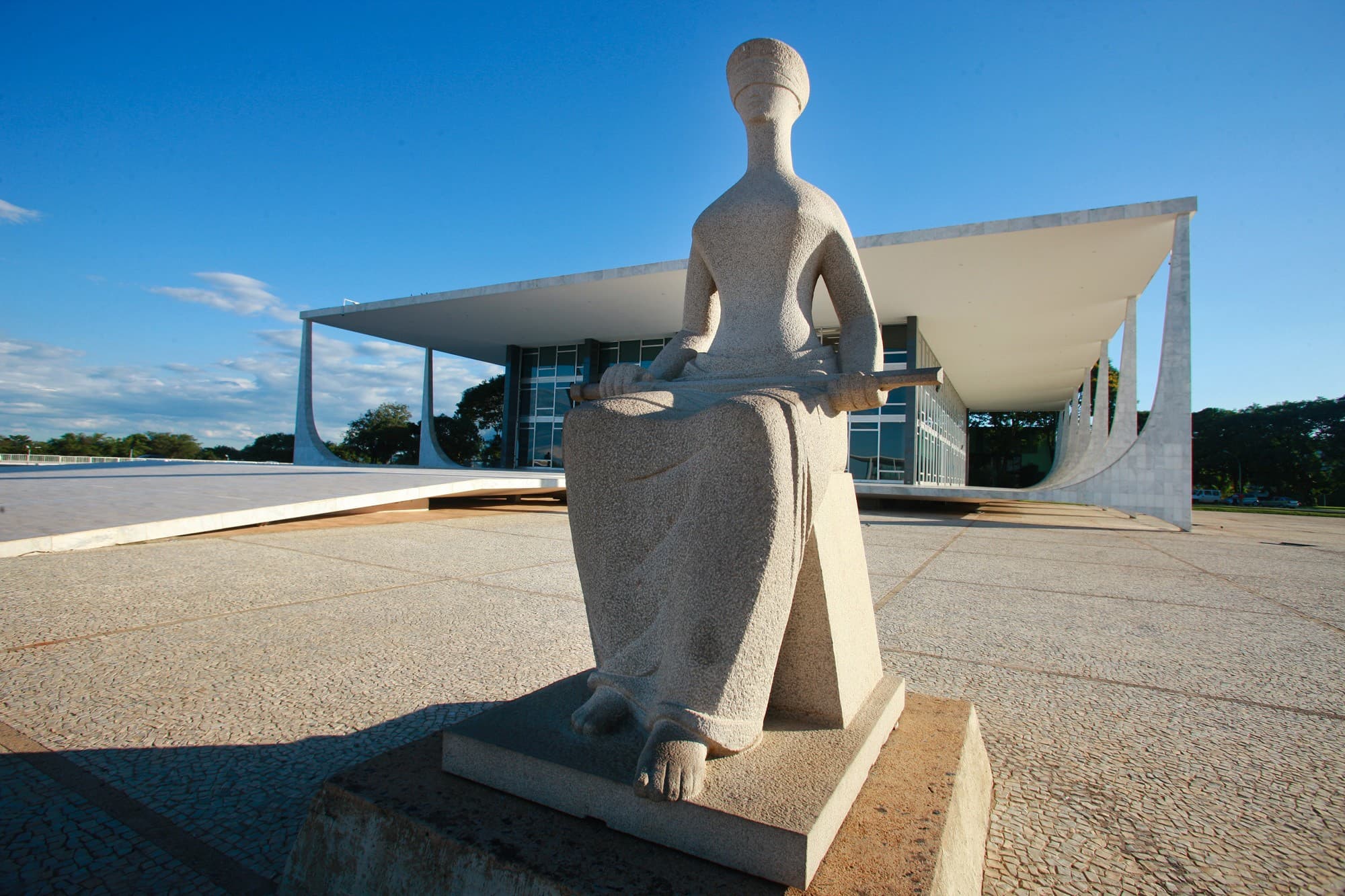 STF proíbe municípios de usar área para cálculo do IPTU