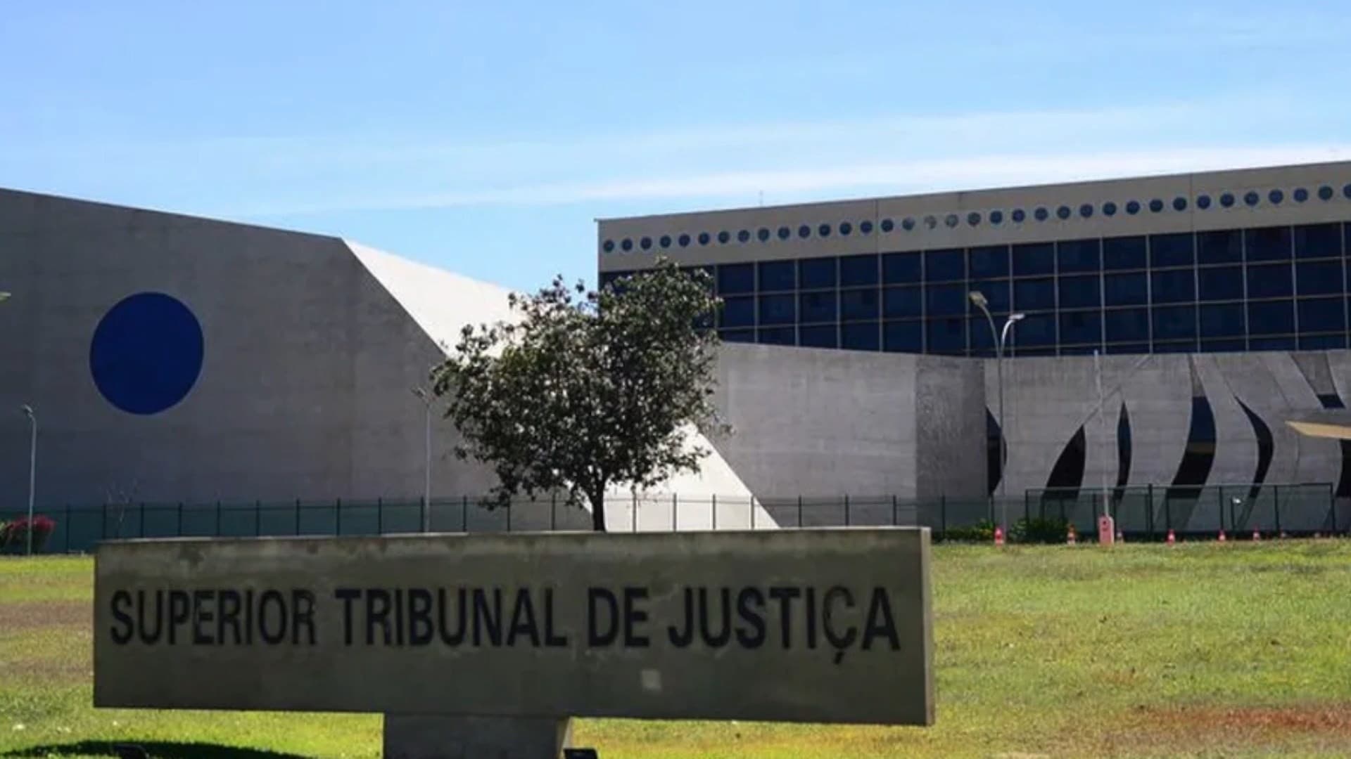 Lula sanciona lei que fortalece poderes do STJ