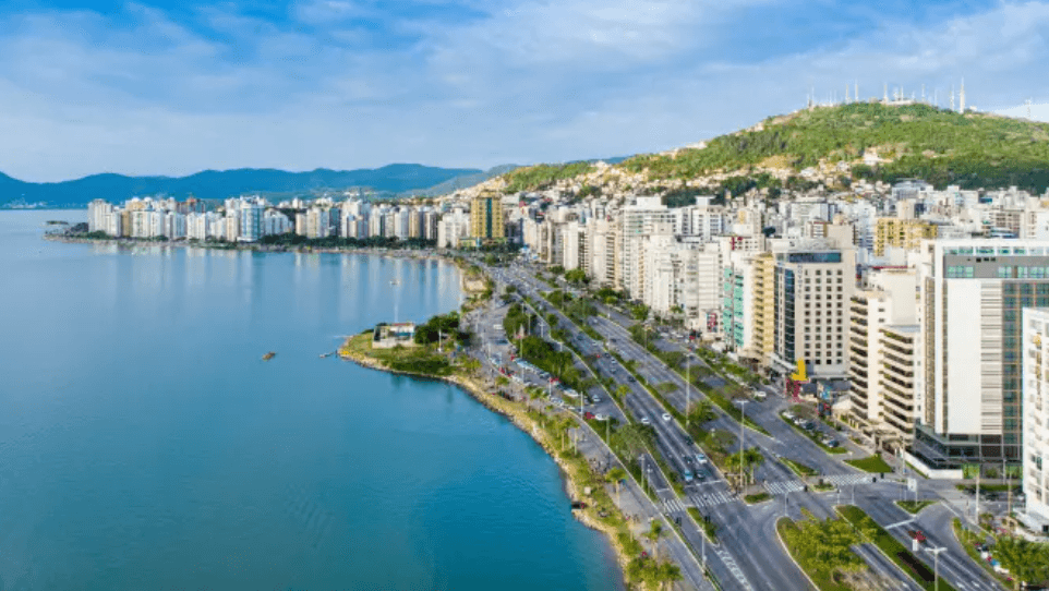Chuva prevalece em Florianópolis com previsão de temperaturas de até 25°C
