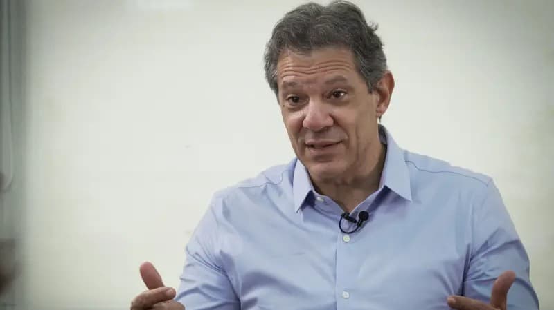 Haddad defende proposta da taxa das blusinhas mesmo após revogação