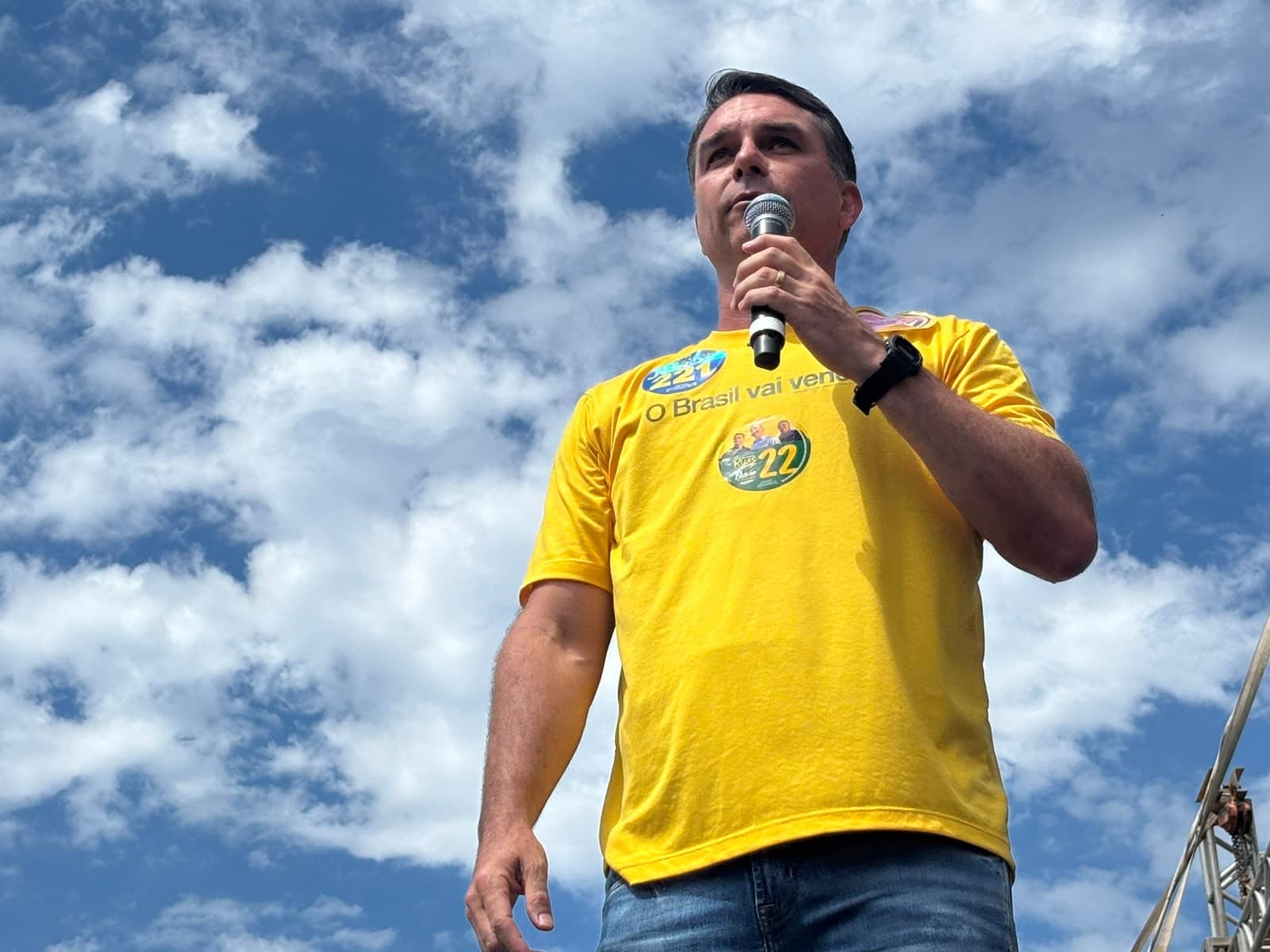 Flávio Bolsonaro aciona TSE contra Meta por propaganda negativa