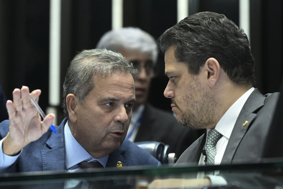 Esquerda deve apoiar Hugo Motta e Davi Alcolumbre nas próximas eleições
