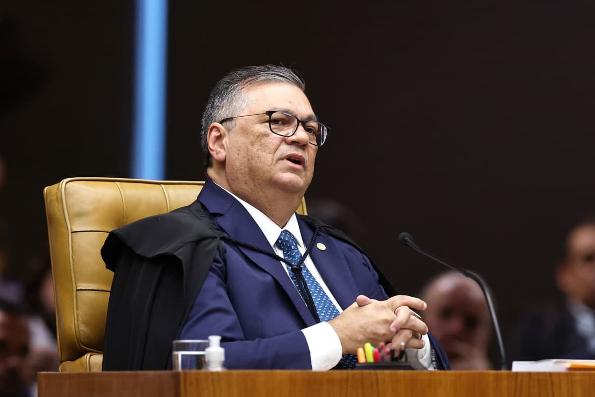 Ministro Flávio Dino pede apuração de irregularidades em precatórios bilionários