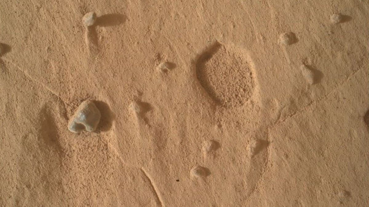 Rover Curiosity revela poços desconhecidos em Marte