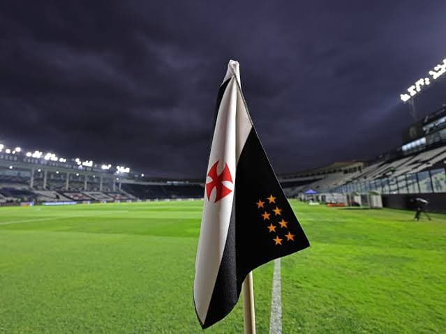 Vasco entra em momento decisivo: Vasco encara Santos e se movimenta por novo reforço