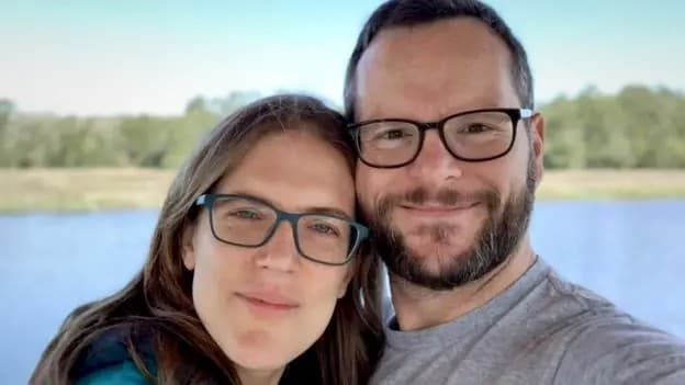 Casal se aposentou aos 40 e 35 anos após economia extrema