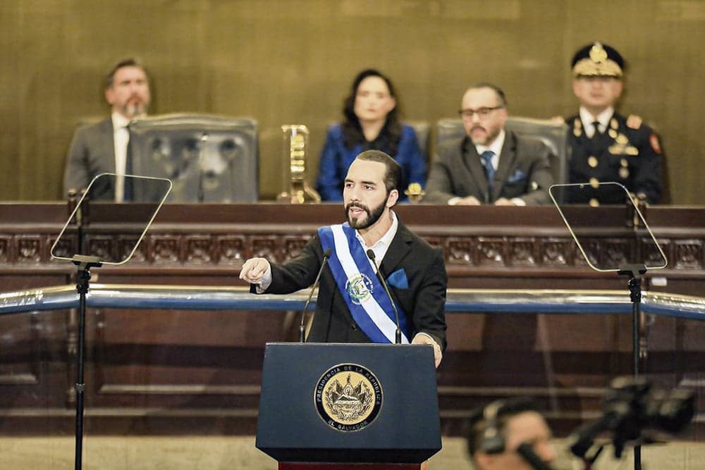 Ministro de Segurança de El Salvador defende modelo de segurança em congresso no Brasil
