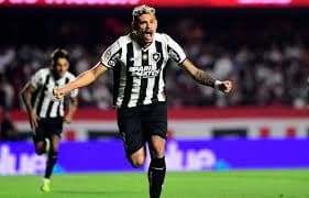 Tiquinho Soares pode retornar ao Botafogo em negociação avançada