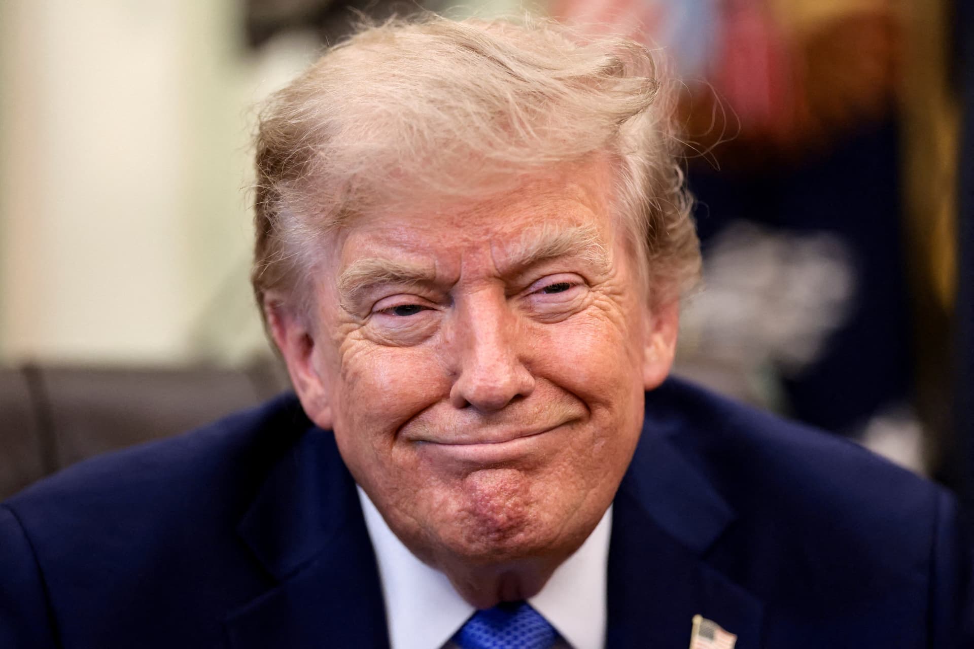 Trump estabelece tarifas sobre importação de polissilício