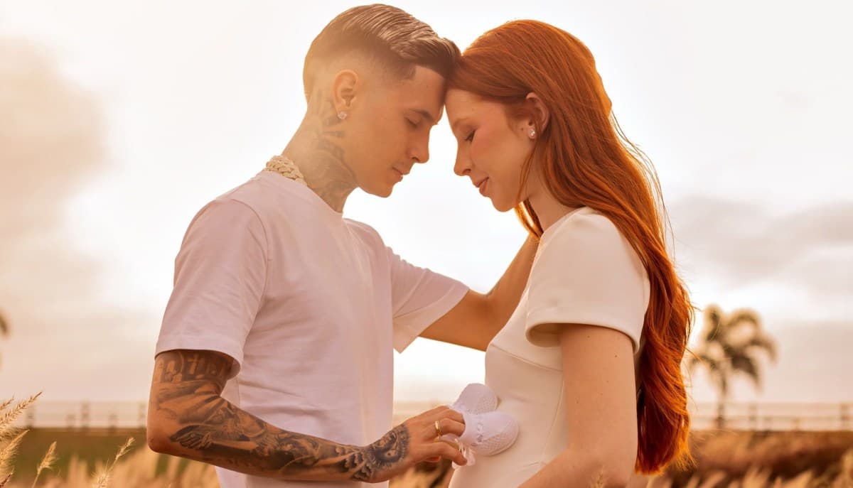 Soso Careca anuncia gravidez com MC Paiva em redes sociais