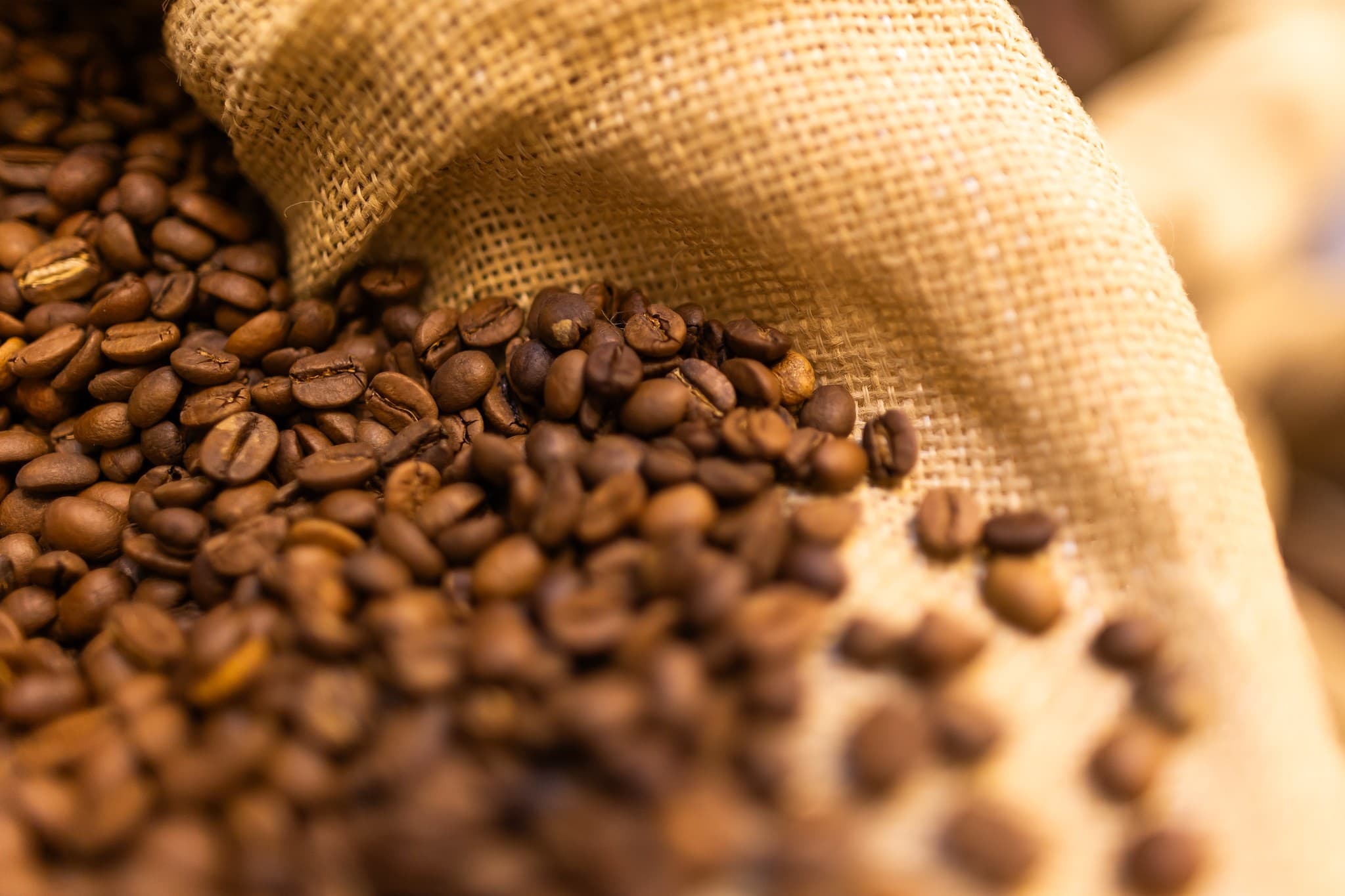 Café e açúcar registram quedas enquanto suco de laranja sobe
