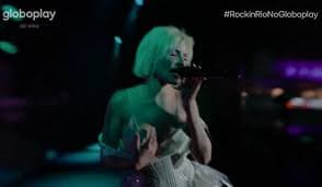 Halsey brilha em show do Rock in Rio ao vivo, superando desafios pessoais
