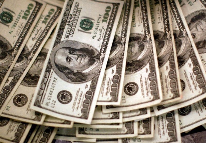 Dólar se valoriza após tensões no Oriente Médio
